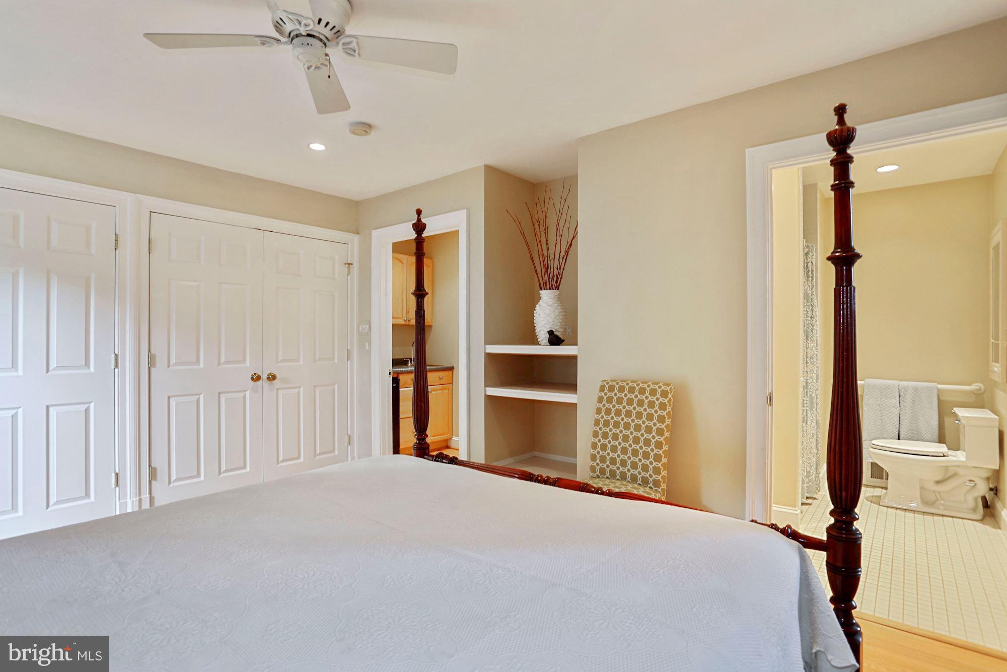 COUNTRY CLUB HILLS - Residential