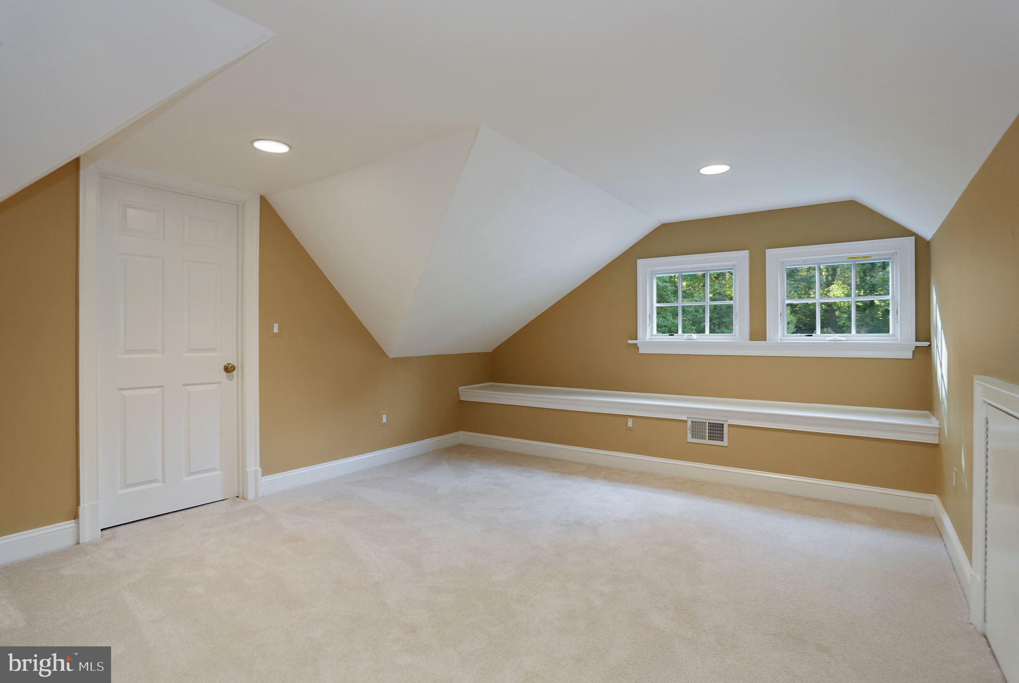 COUNTRY CLUB HILLS - Residential