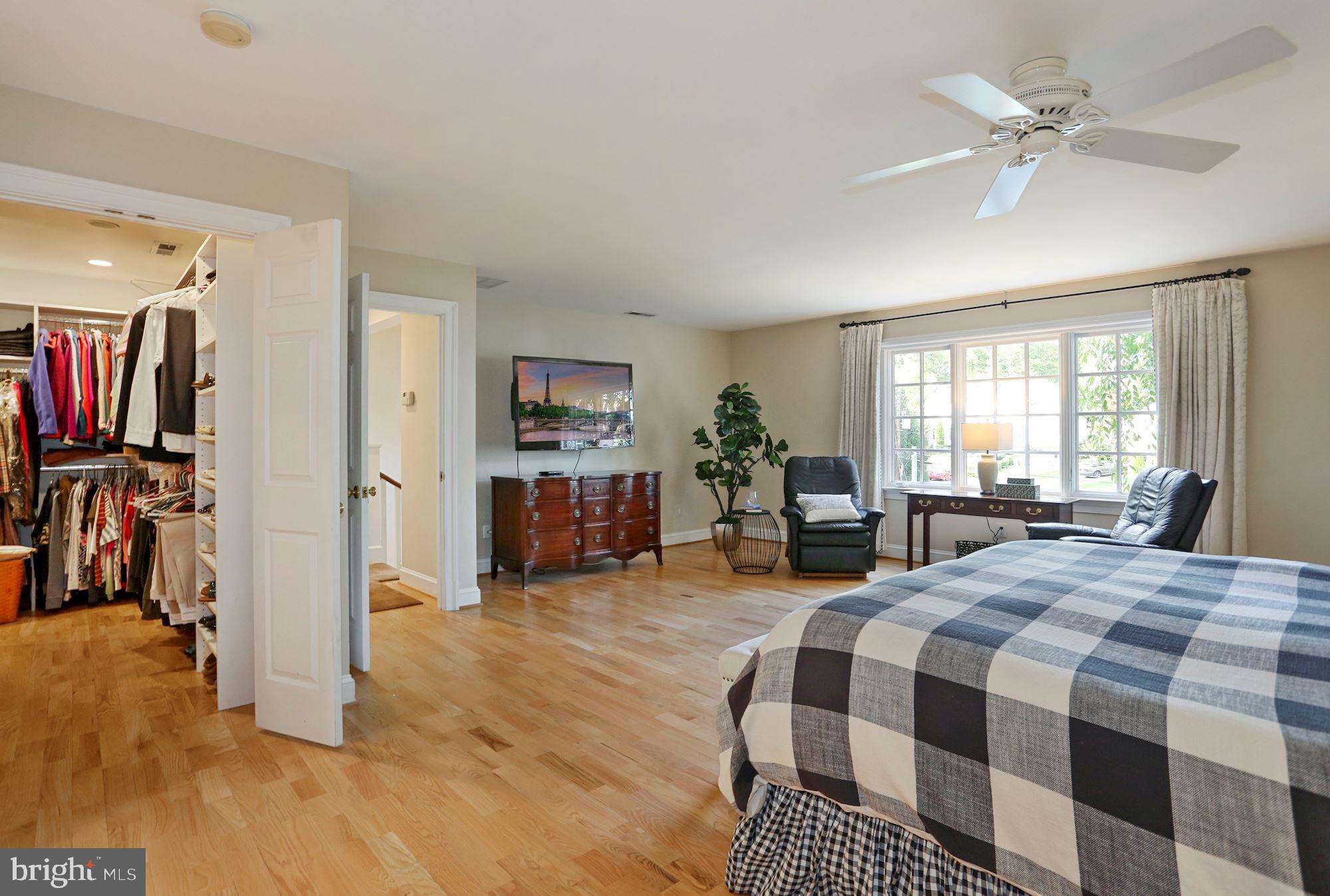 COUNTRY CLUB HILLS - Residential