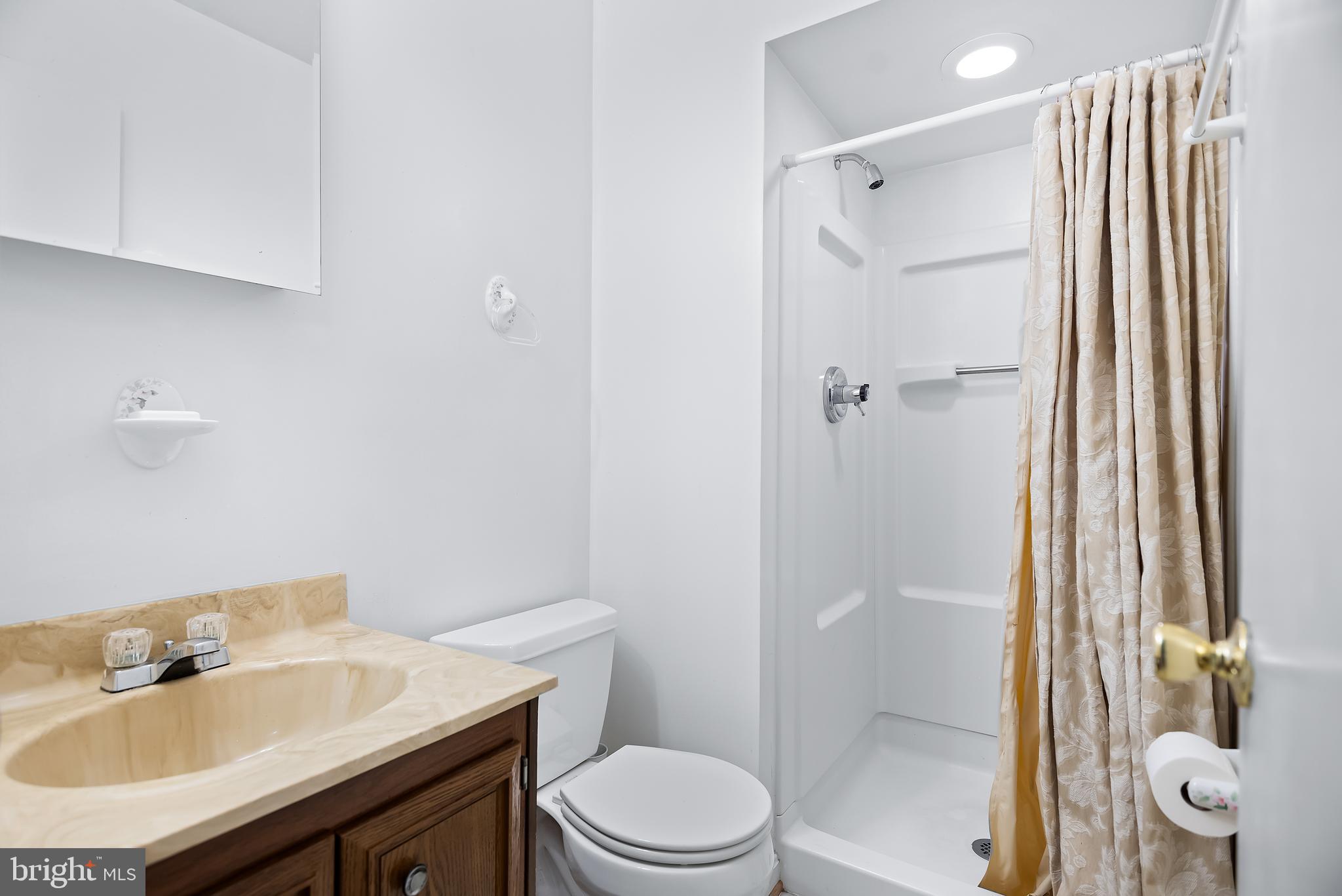 SHADY GROVE VILLAGE - Residential