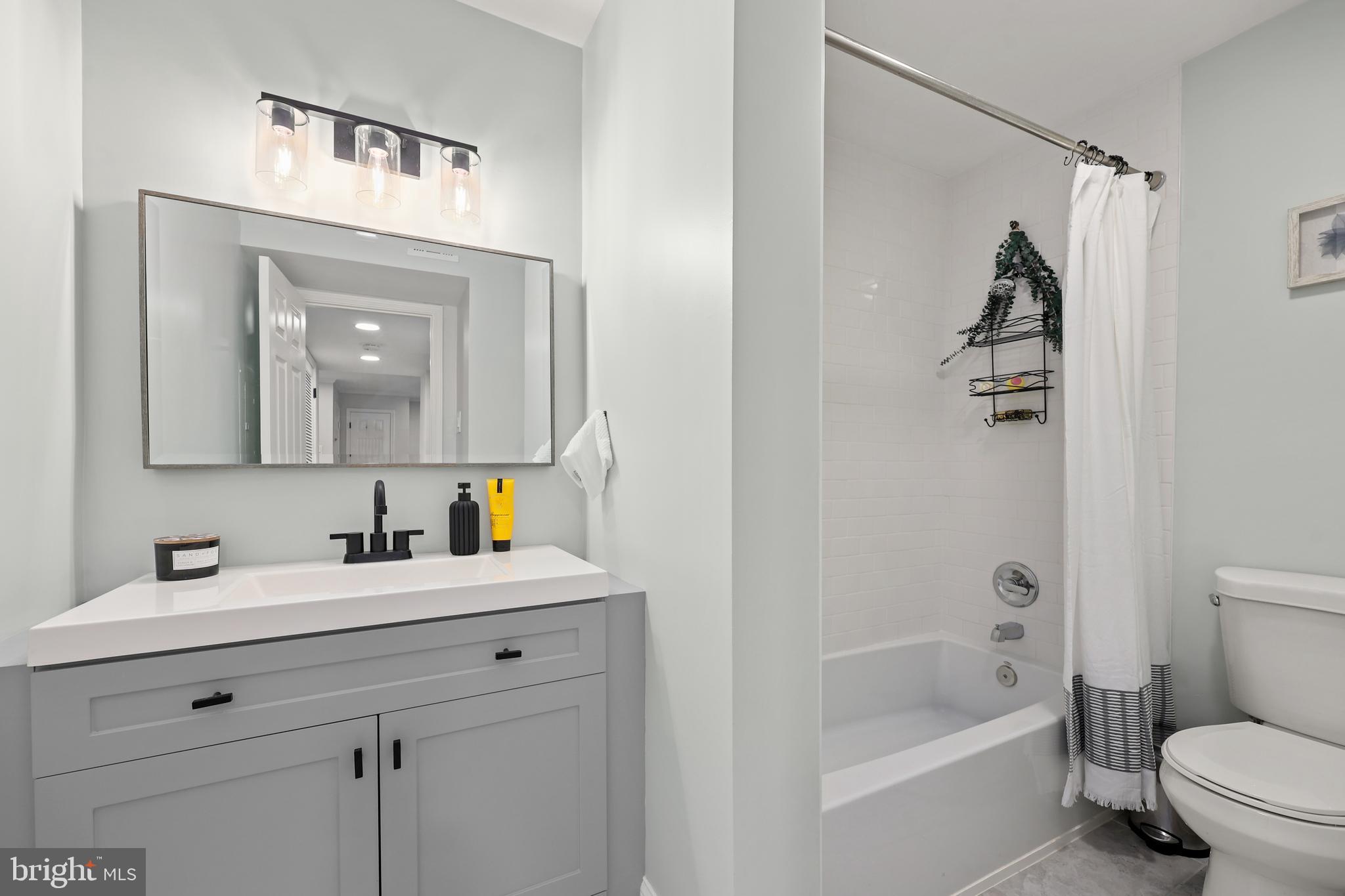 FOUNTAINS AT MCLEAN - Residential