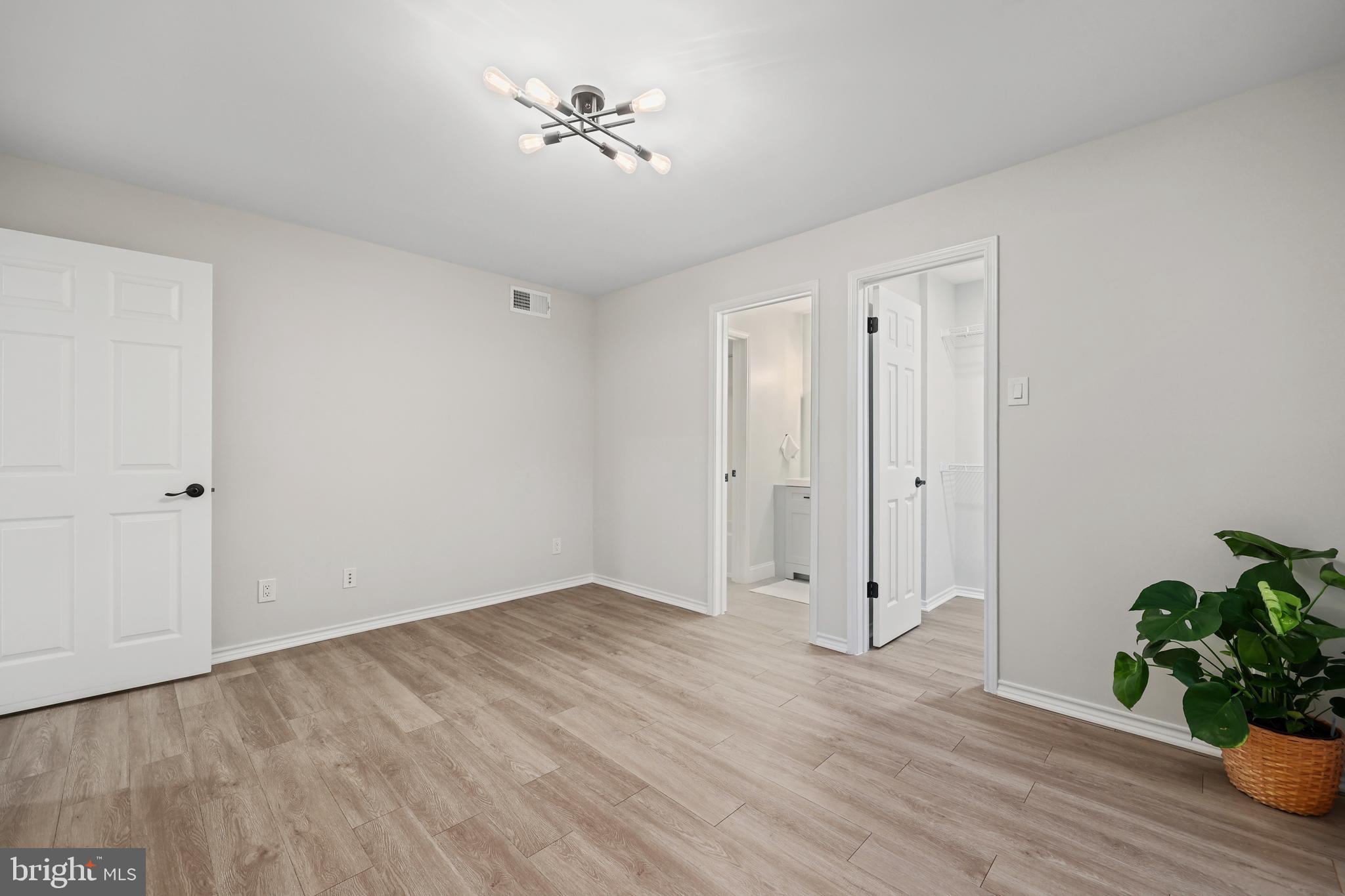 FOUNTAINS AT MCLEAN - Residential