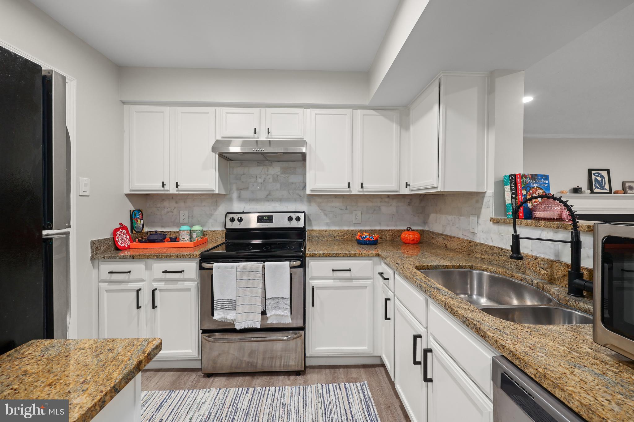 FOUNTAINS AT MCLEAN - Residential