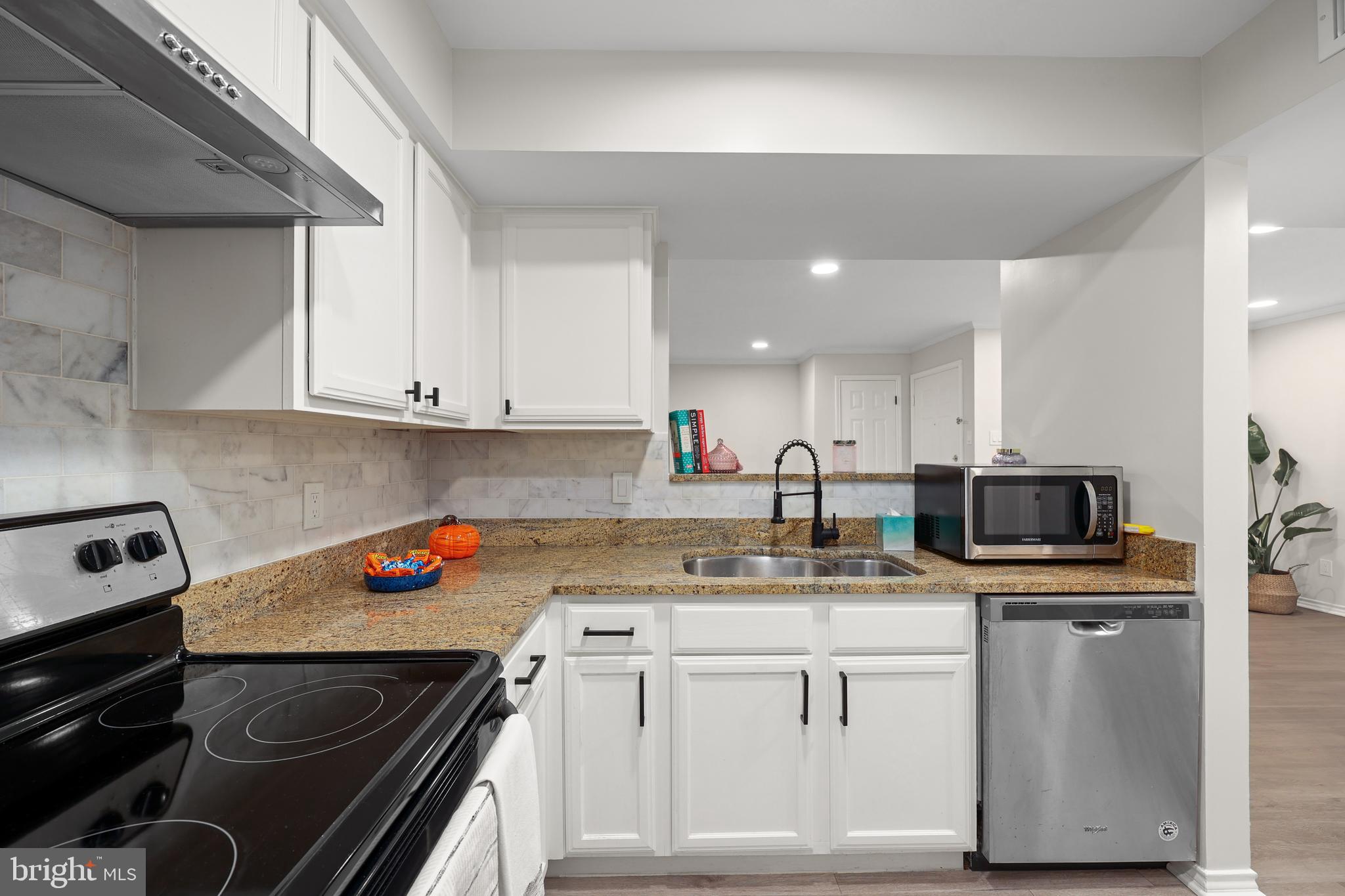 FOUNTAINS AT MCLEAN - Residential