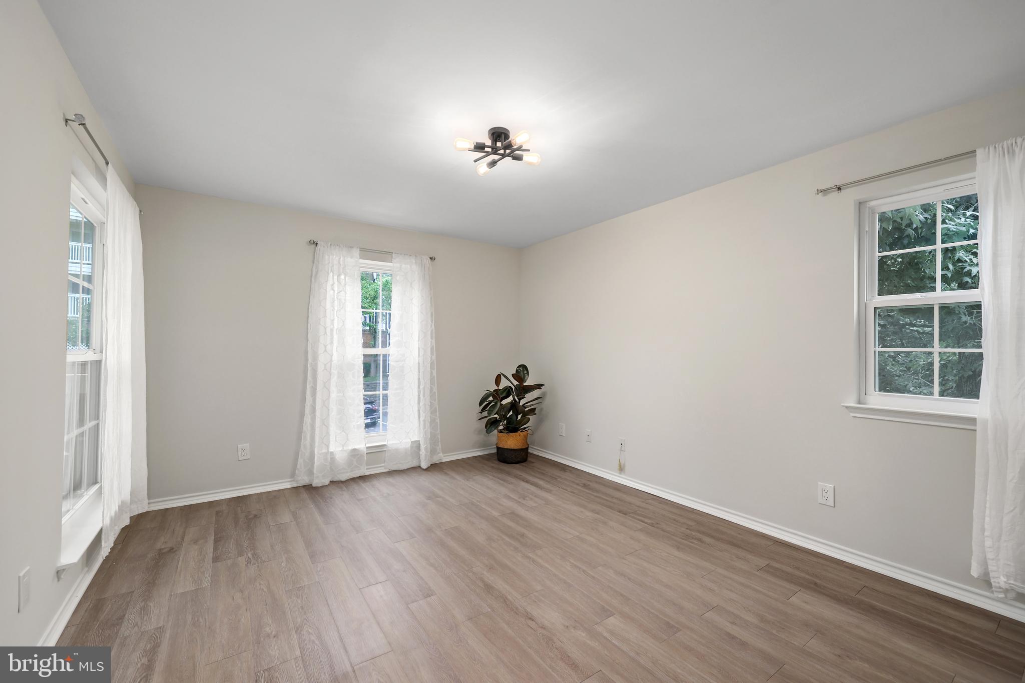 FOUNTAINS AT MCLEAN - Residential