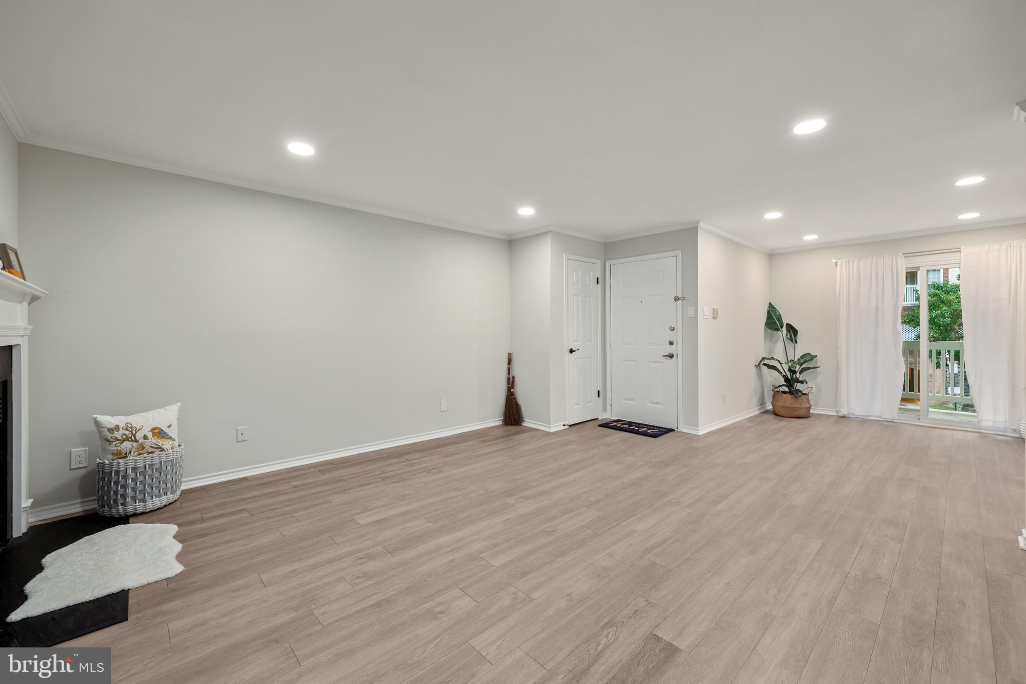 FOUNTAINS AT MCLEAN - Residential