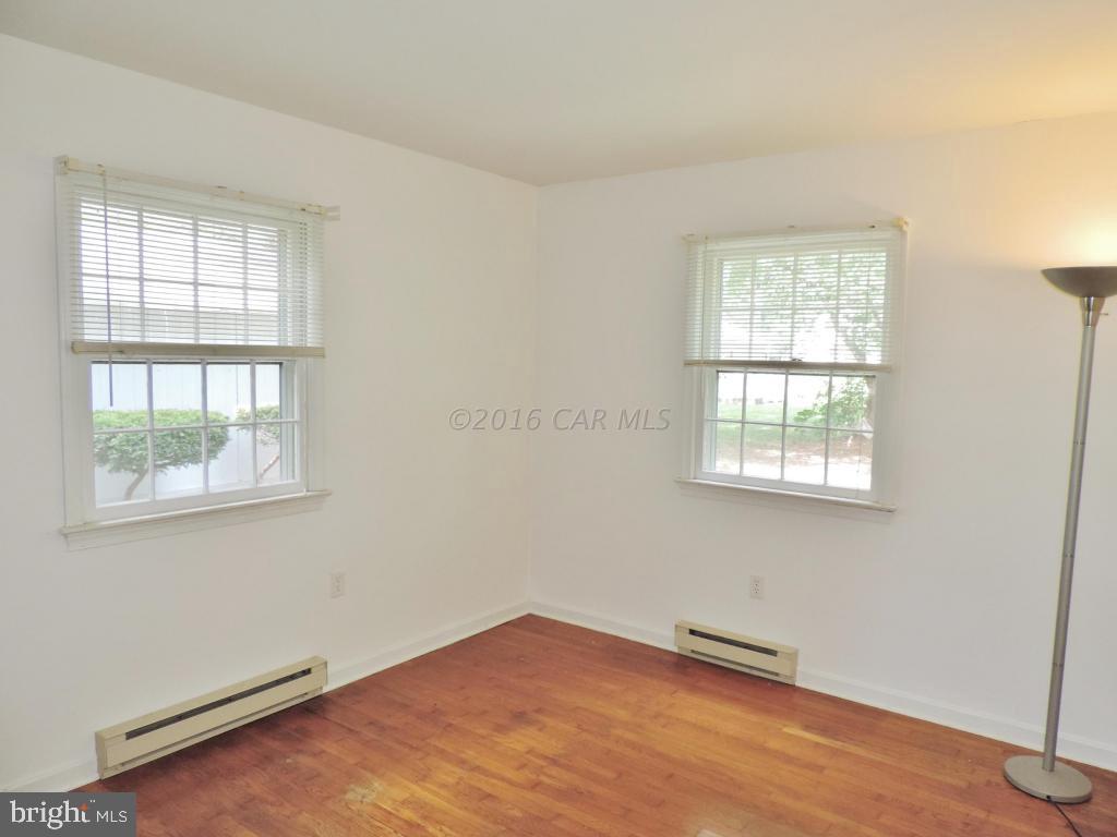 RIAWALKIN ACRES - Residential