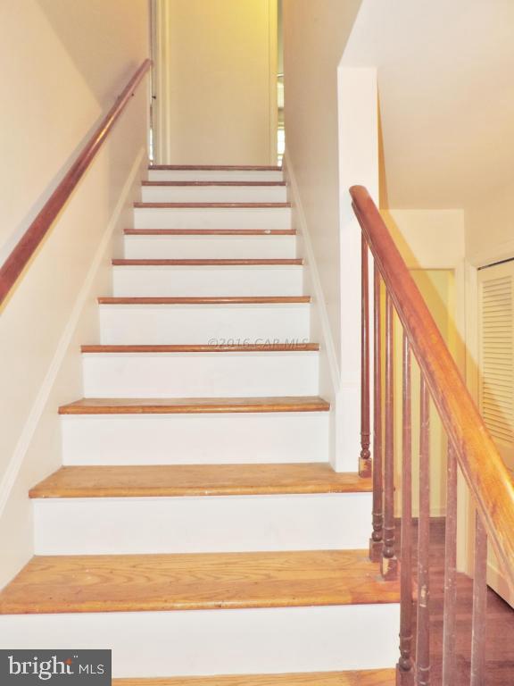 RIAWALKIN ACRES - Residential