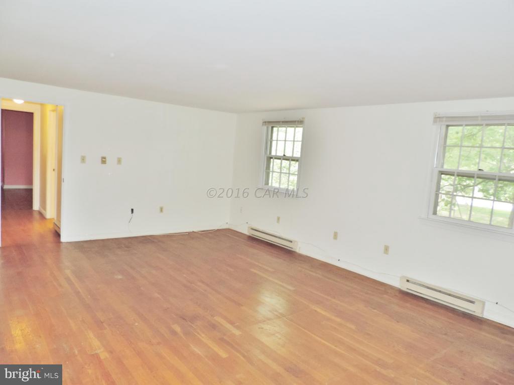 RIAWALKIN ACRES - Residential