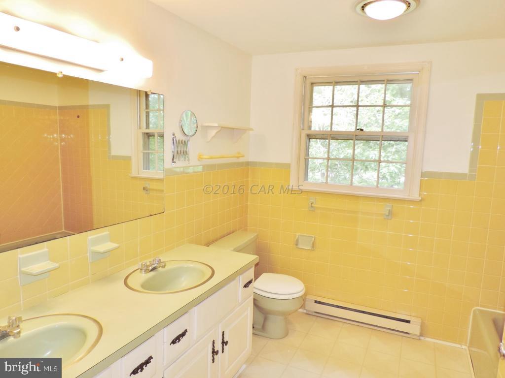 RIAWALKIN ACRES - Residential