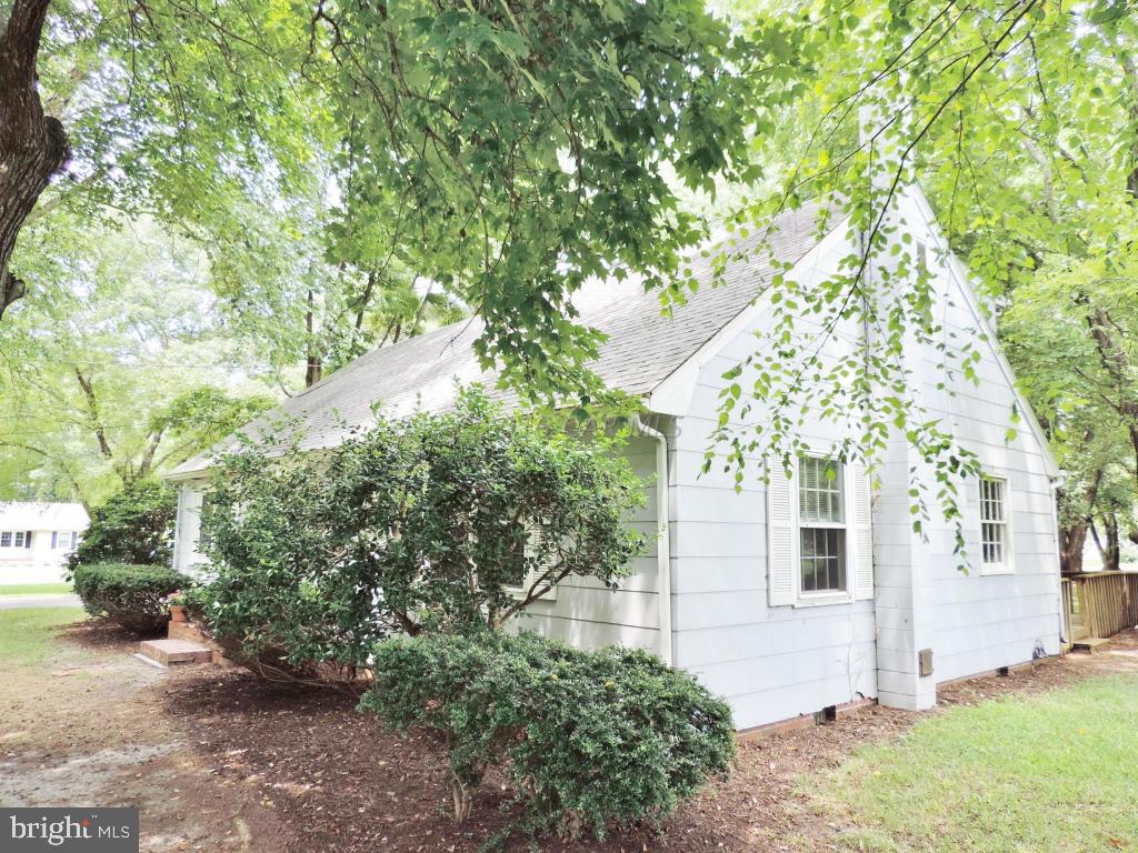 RIAWALKIN ACRES - Residential