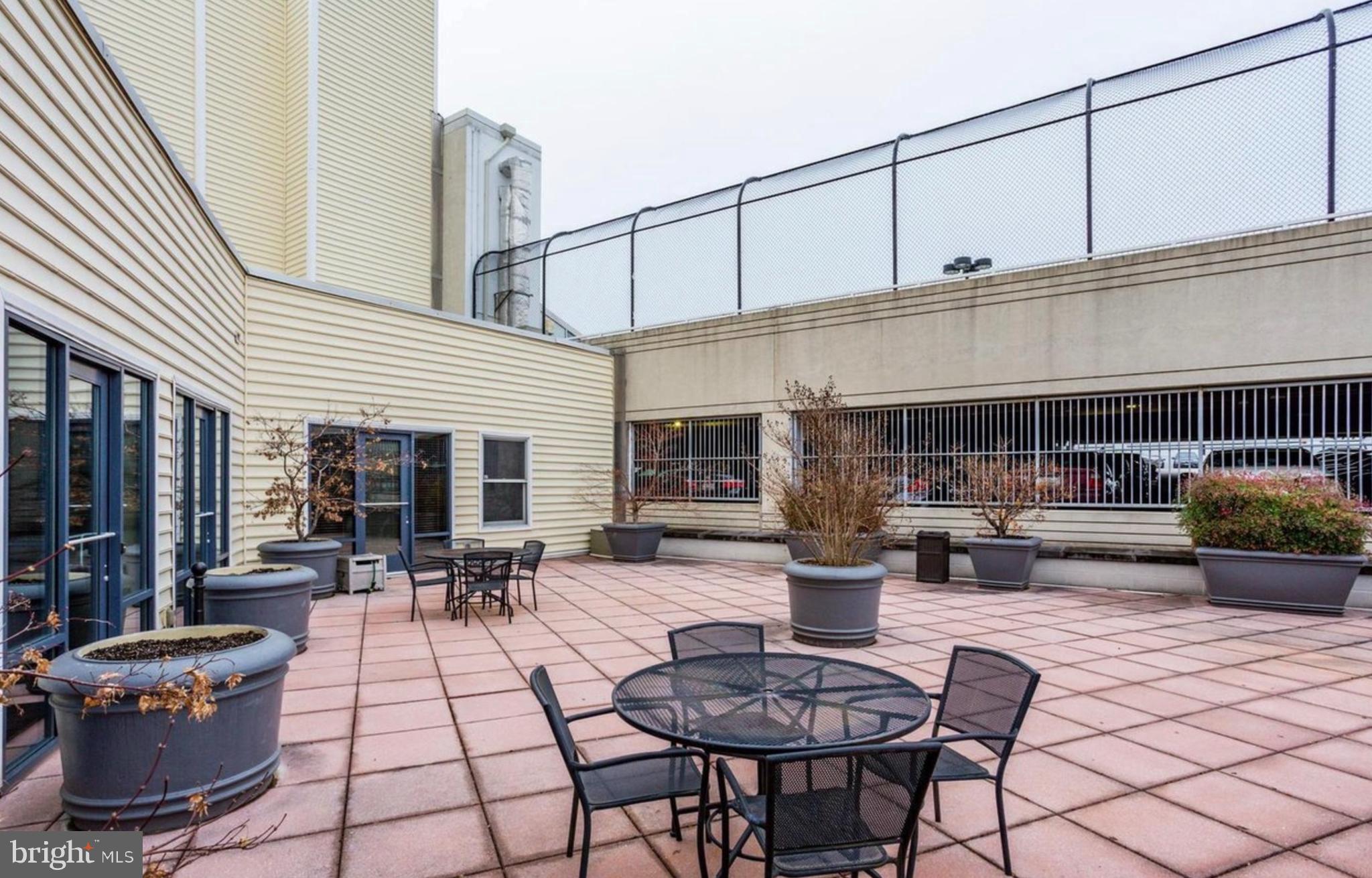 PALLADIAN - Residential Lease