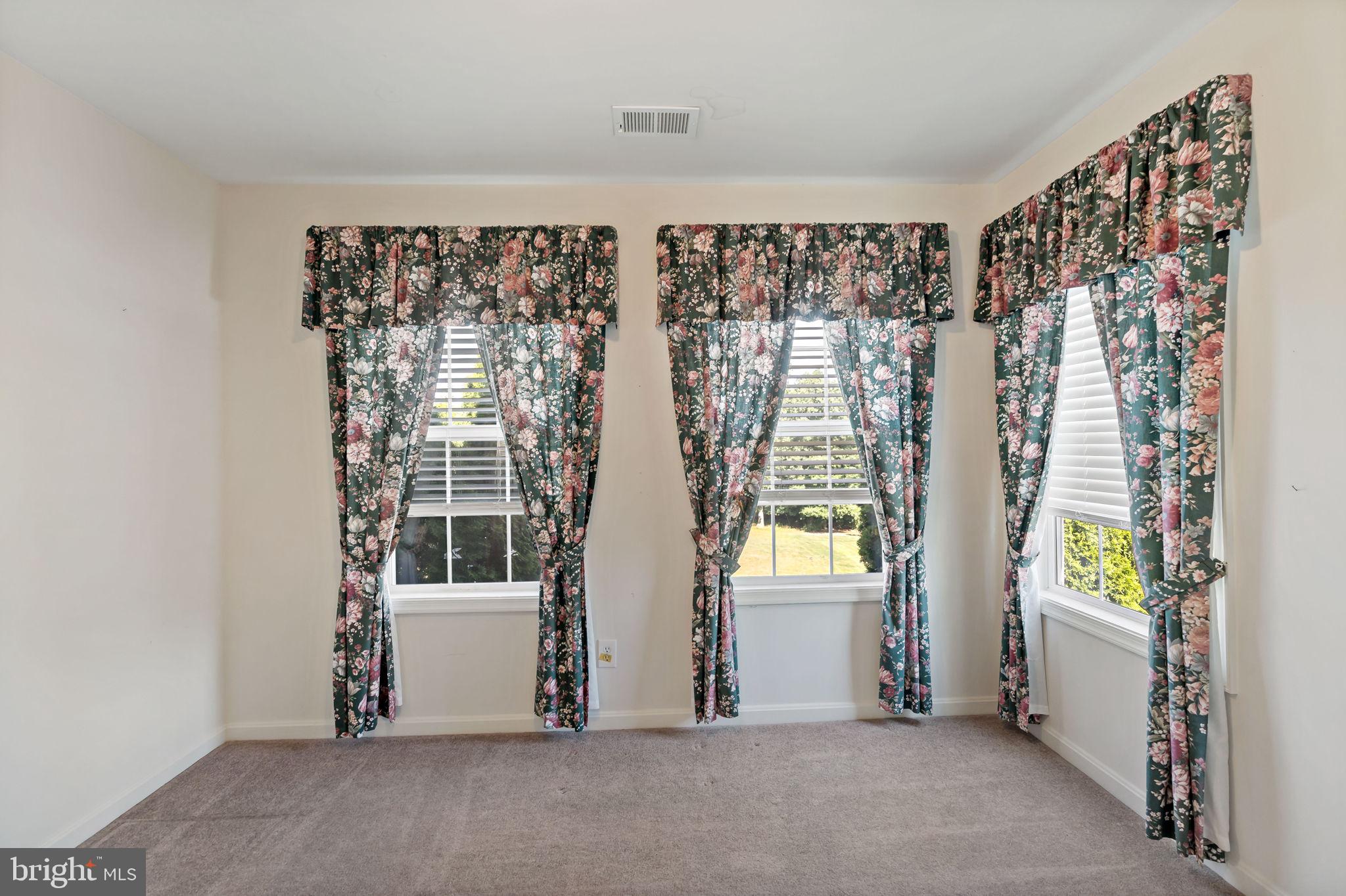 APPLE KNOLLS - Residential