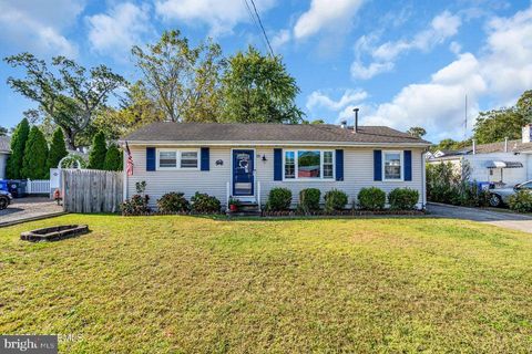 Photo of 18 Lake Avenue, ISLAND HEIGHTS, NJ 08732 (MLS # NJOC2037346)