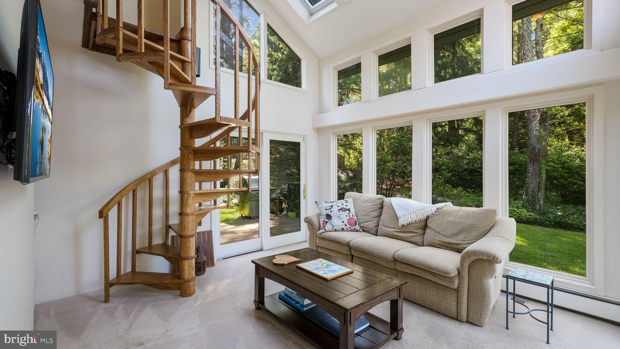 PEBBLE HILL - Residential