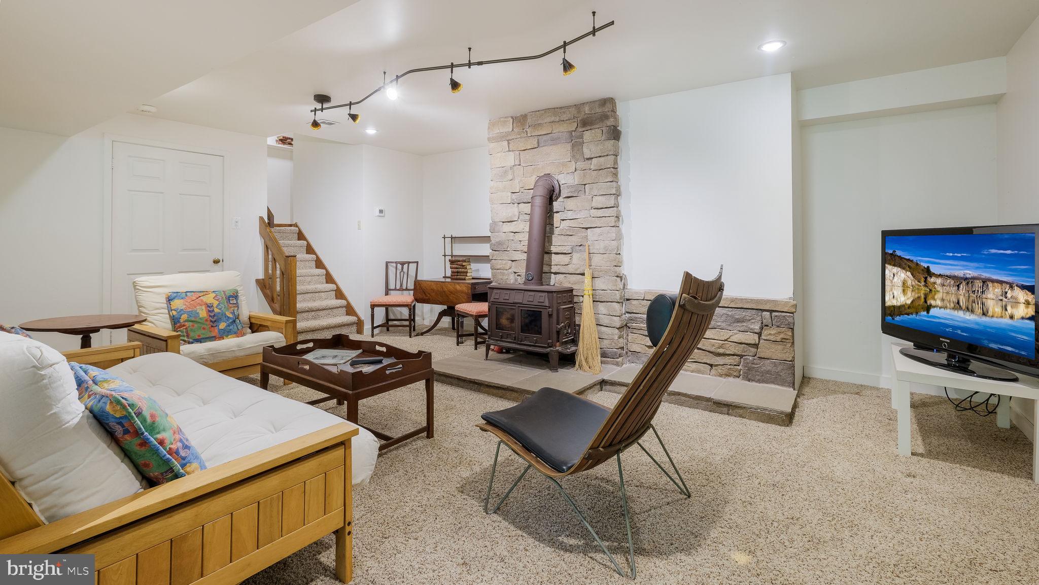 PEBBLE HILL - Residential