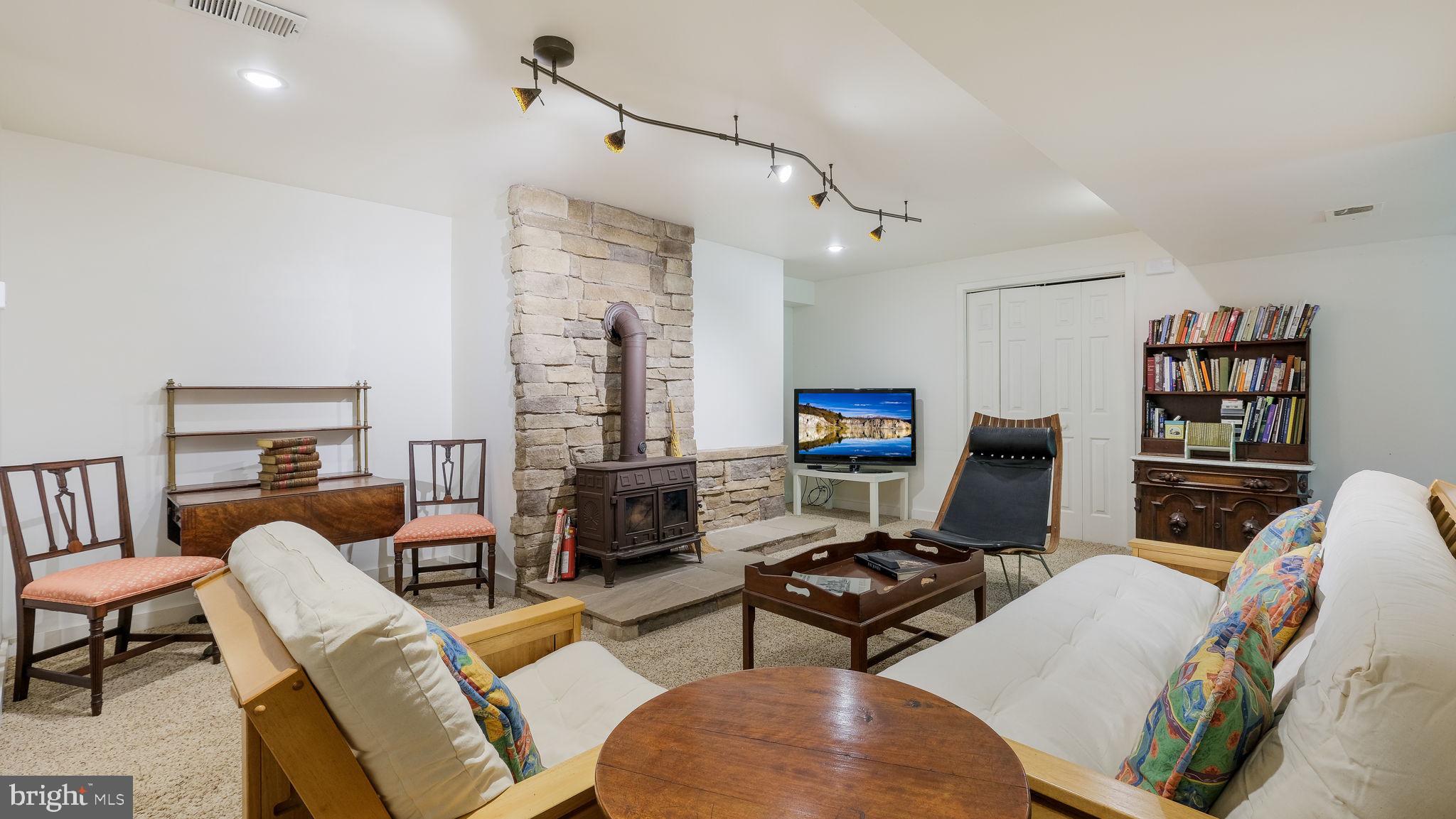 PEBBLE HILL - Residential