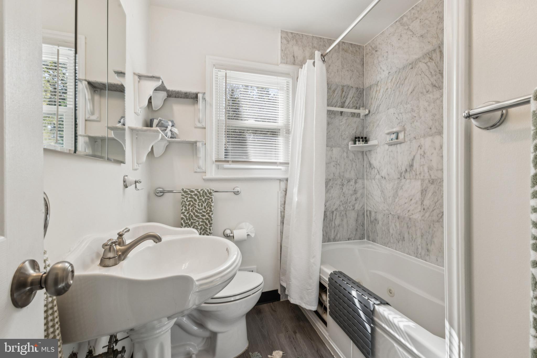 MAPLE HILL - Residential