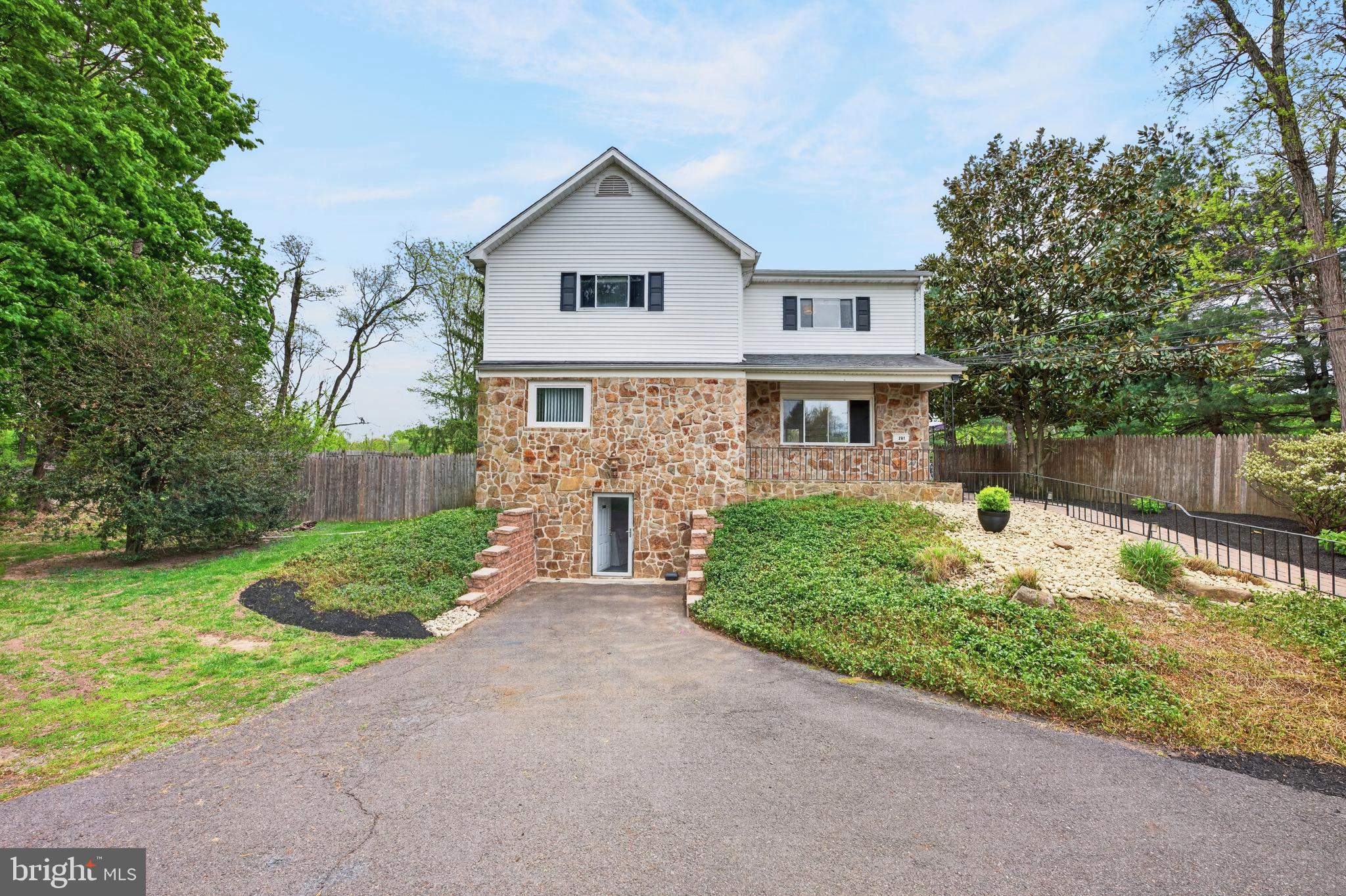 261 UPPER FERRY ROAD