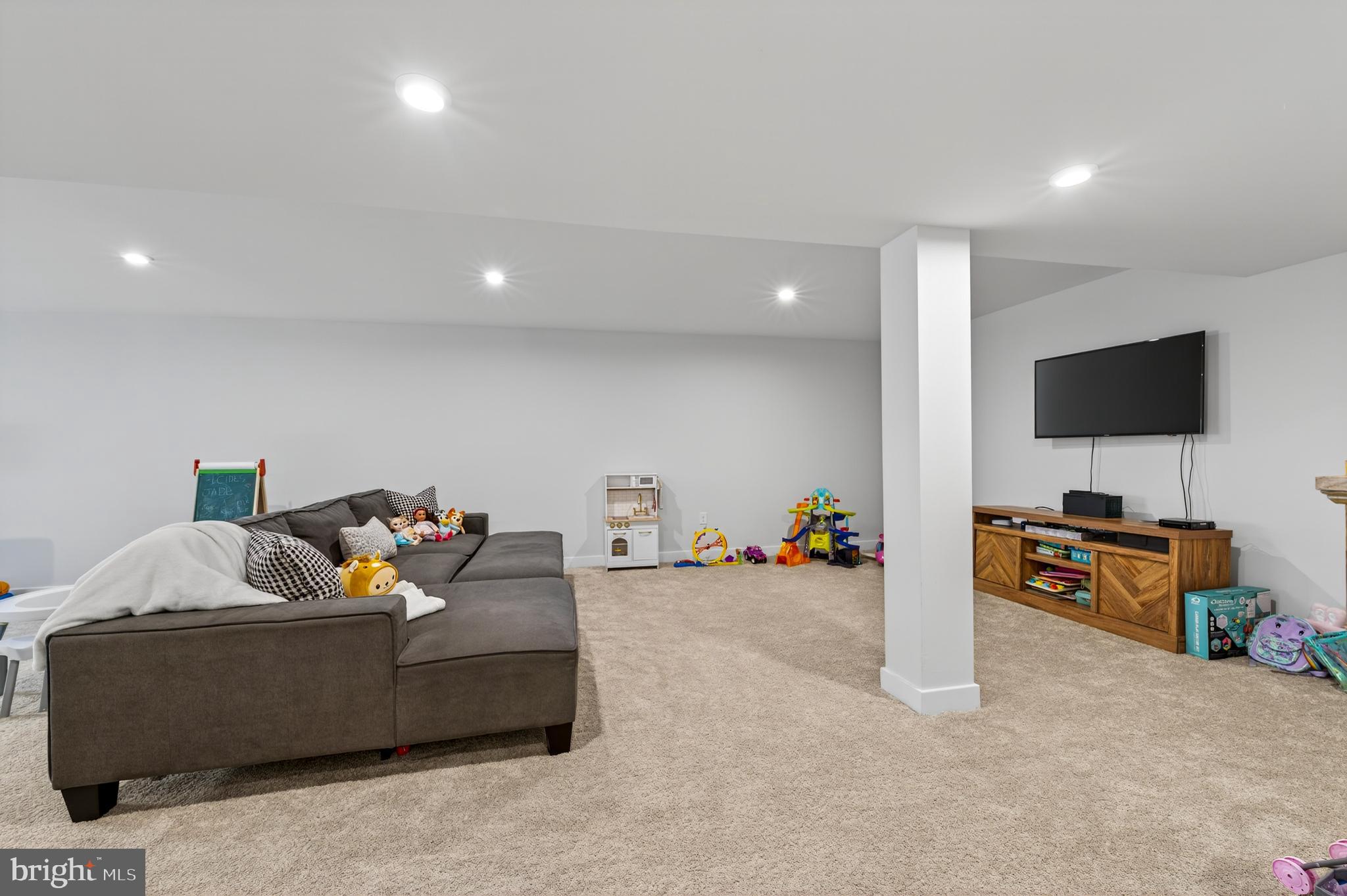 STONE HILL MEADOWS - Residential