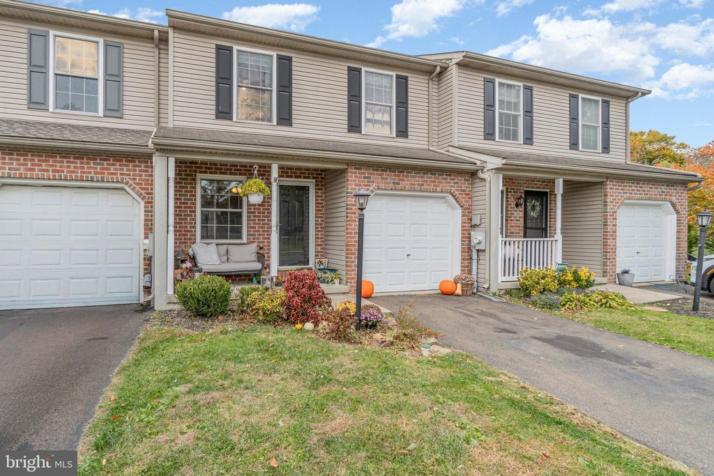 Photo of 261 Meadow Lane, QUARRYVILLE, PA 17566 (MLS # PALA2078840)