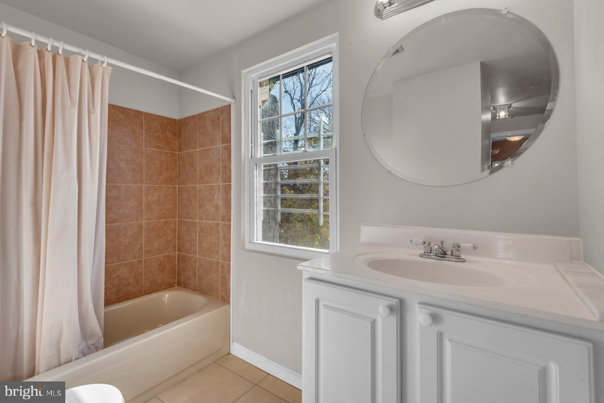 JOHNSTON SQUARE - Residential Lease