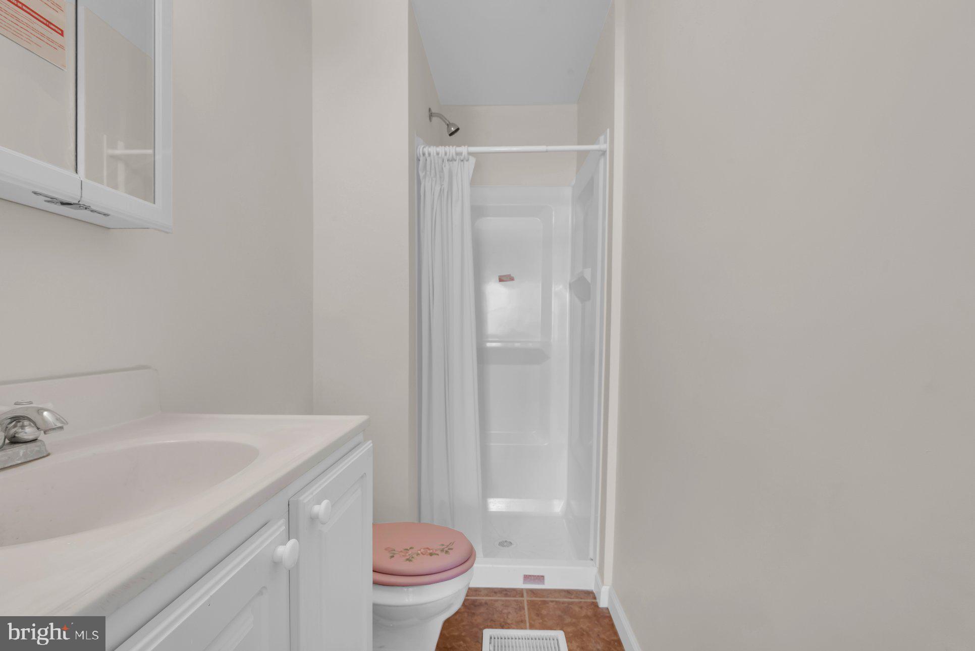 JOHNSTON SQUARE - Residential Lease