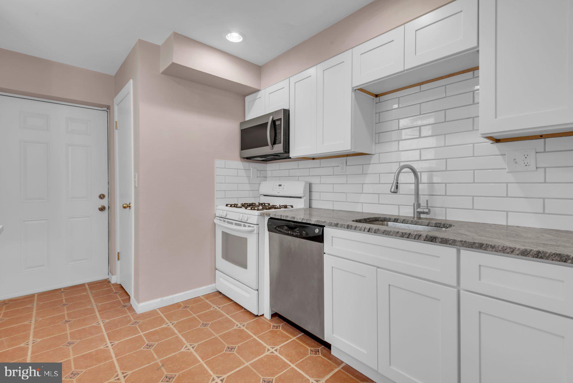 JOHNSTON SQUARE - Residential Lease