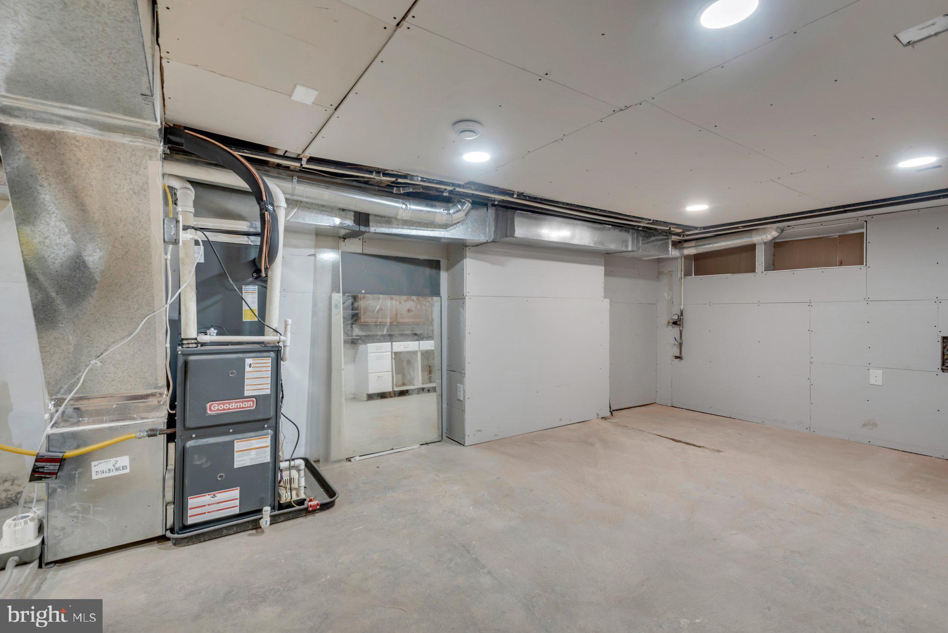 JOHNSTON SQUARE - Residential Lease