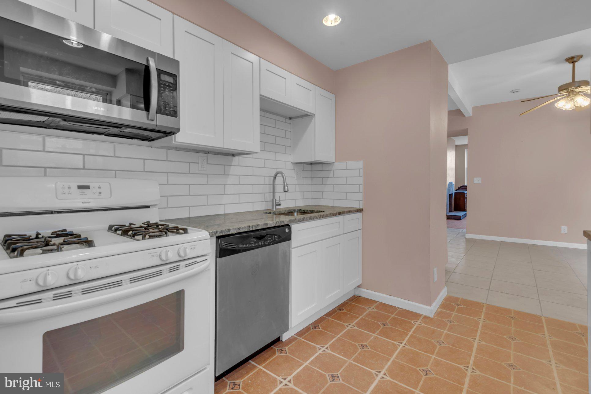 JOHNSTON SQUARE - Residential Lease