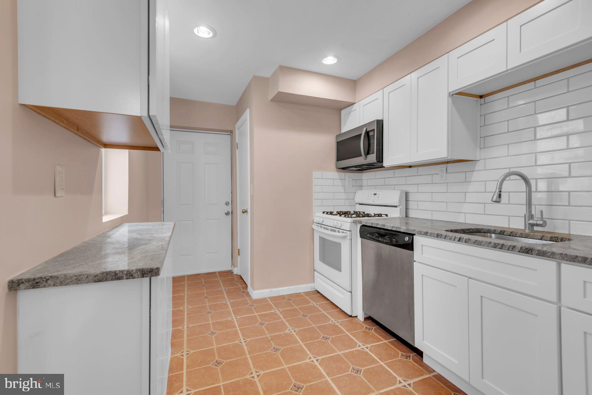 JOHNSTON SQUARE - Residential Lease