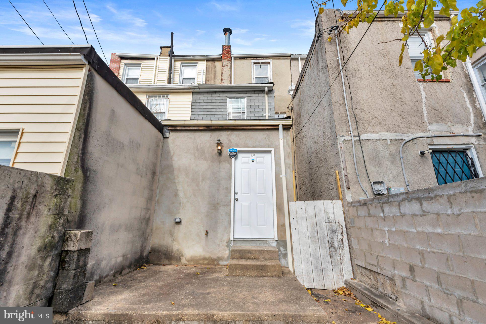 JOHNSTON SQUARE - Residential Lease