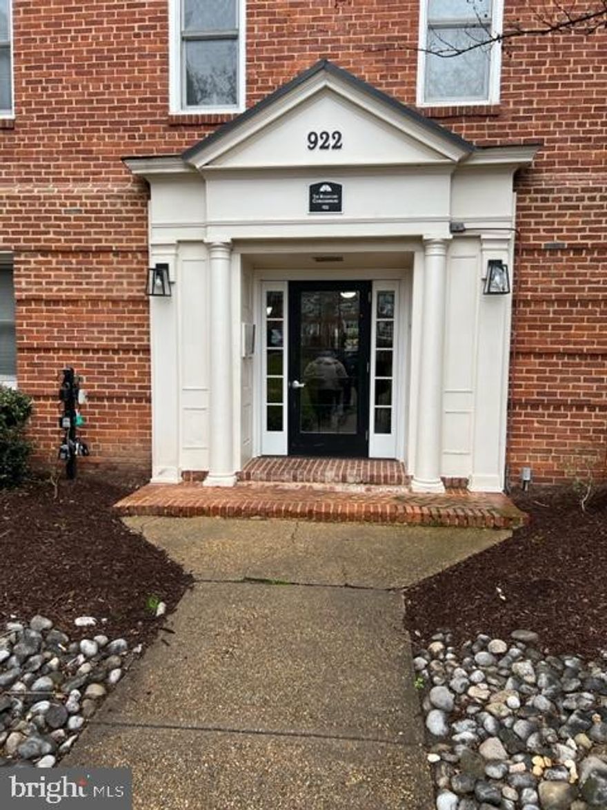 A wonderful opportunity to live in a beautifully updated studio awaits you! Reserved parking space included. This top floor condo has hardwood floors and lots of natural light. The kitchen has been updated and features white cabinets, stainless steel appliances and granite countertops along with a dishwasher and a wine fridge!
The very large walk in closet is an unexpected feature that allows for plenty of storage. The bathroom has also been updated.  The laundry room is conveniently located on the first floor of the building.  So many places to shop and eat are just steps away. Walk or bike on the Mount Vernon trail or stroll over to the waterfront. Everything is close by in this special Old Town condo. First month's rent as well as security deposit due at signing.