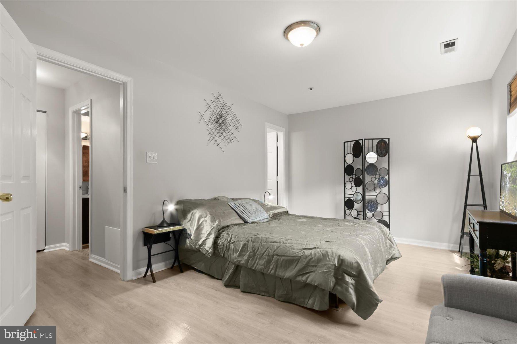 FORT WASHINGTON - Residential