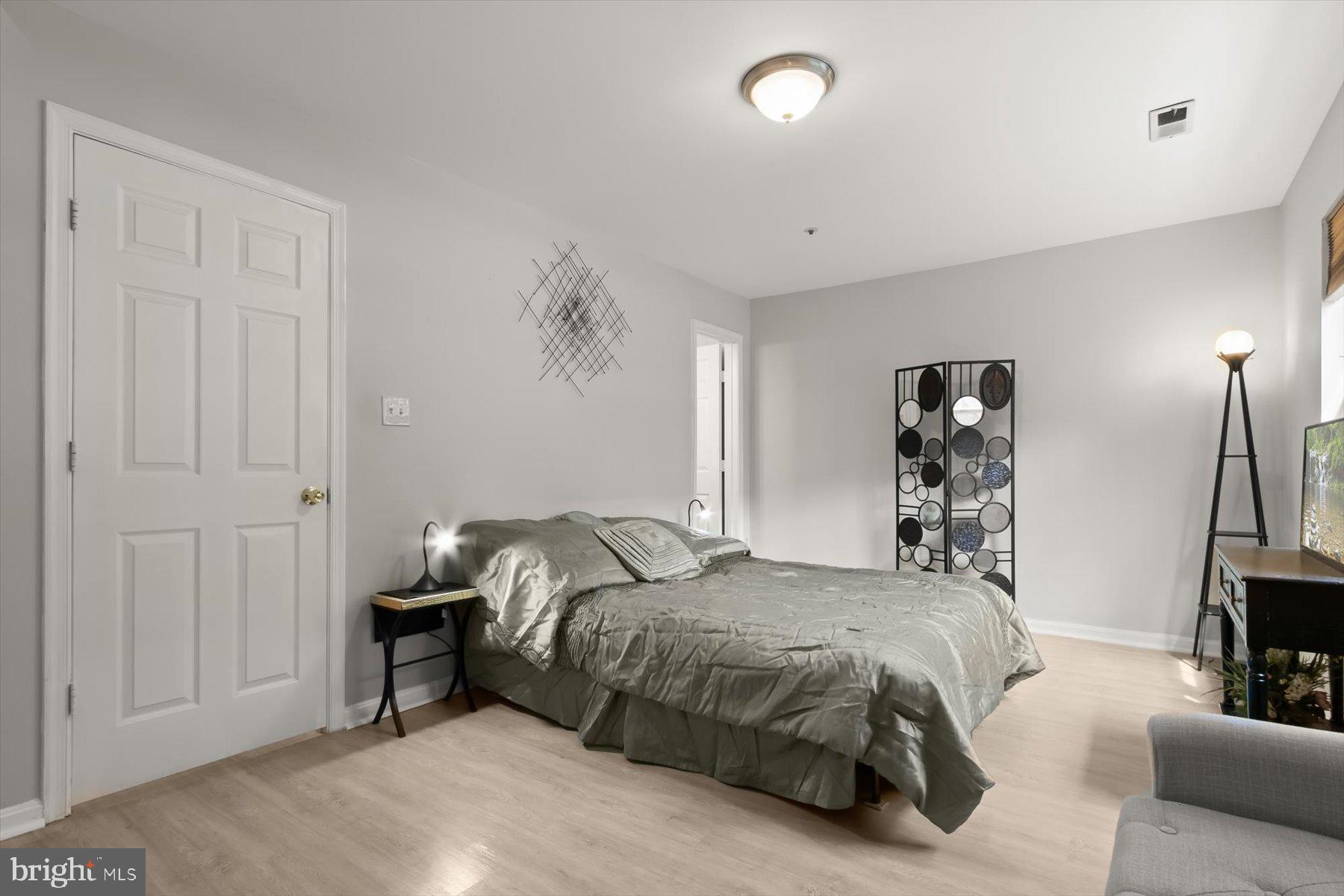 FORT WASHINGTON - Residential