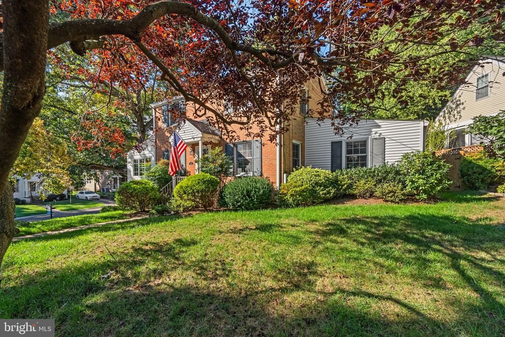 Photo of 129 Lynnmoor Drive, SILVER SPRING, MD 20901 (MLS # MDMC2202516)