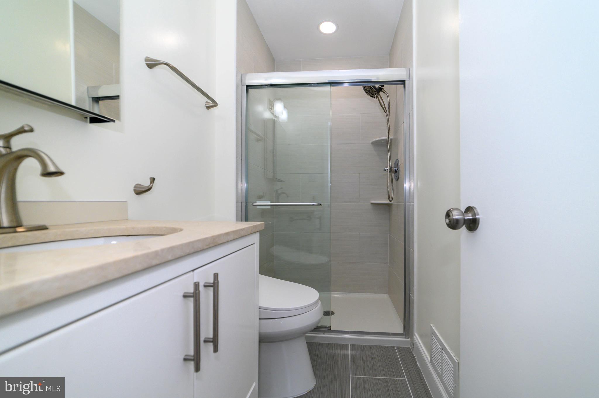 LAKEPOINTE - Residential