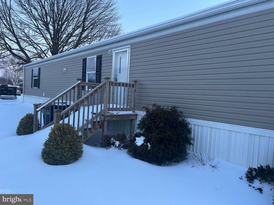 Must See!! Like-New 2021 3 bedroom, 2 bath mobile home with an open floor plan. Keystone Courts offeres community walking trails, playgrounds, and snow removal.