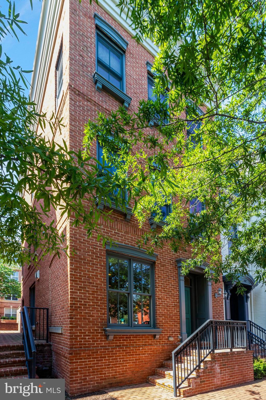 1322 DUKE STREET