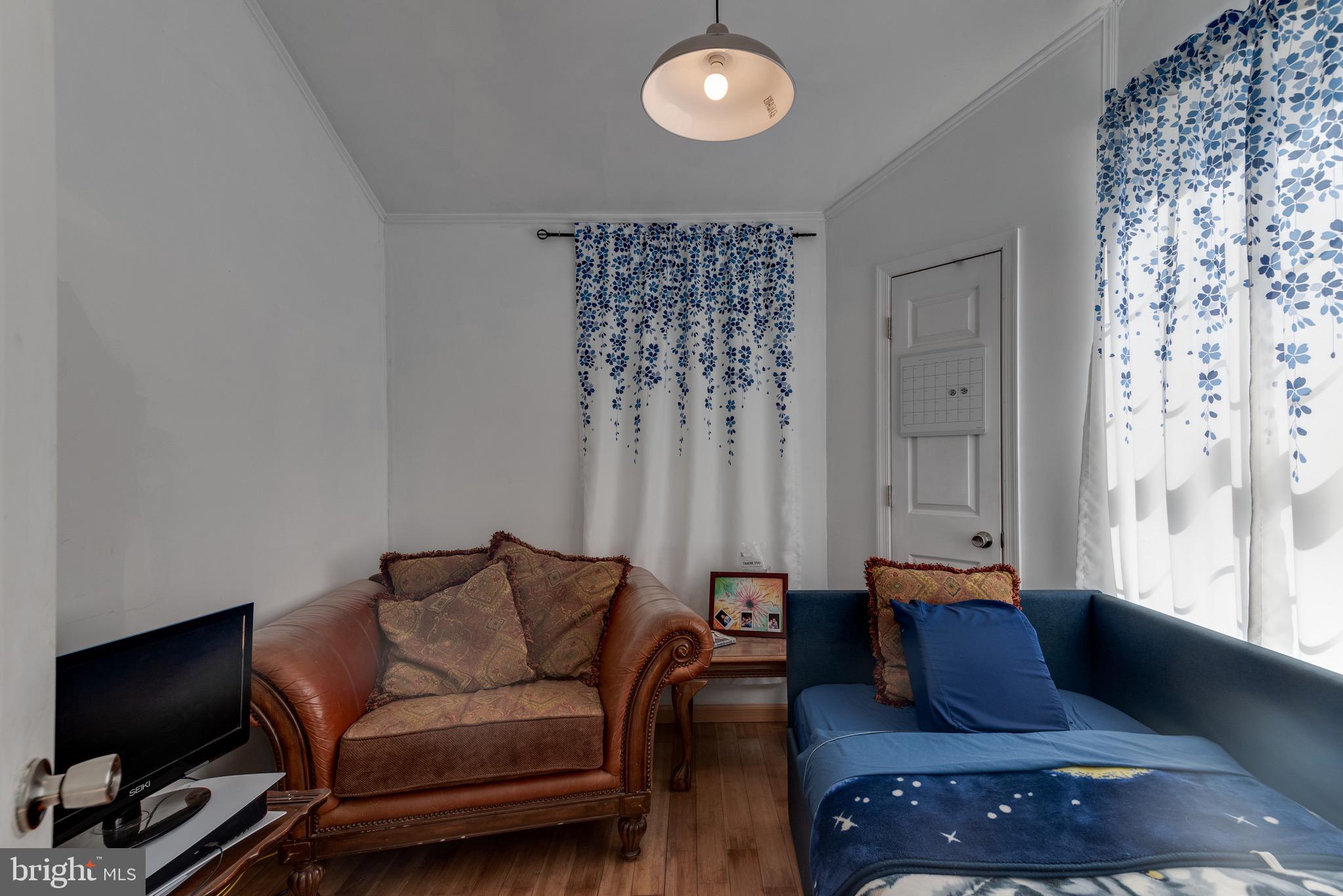 MILL POINT SHORES - Residential