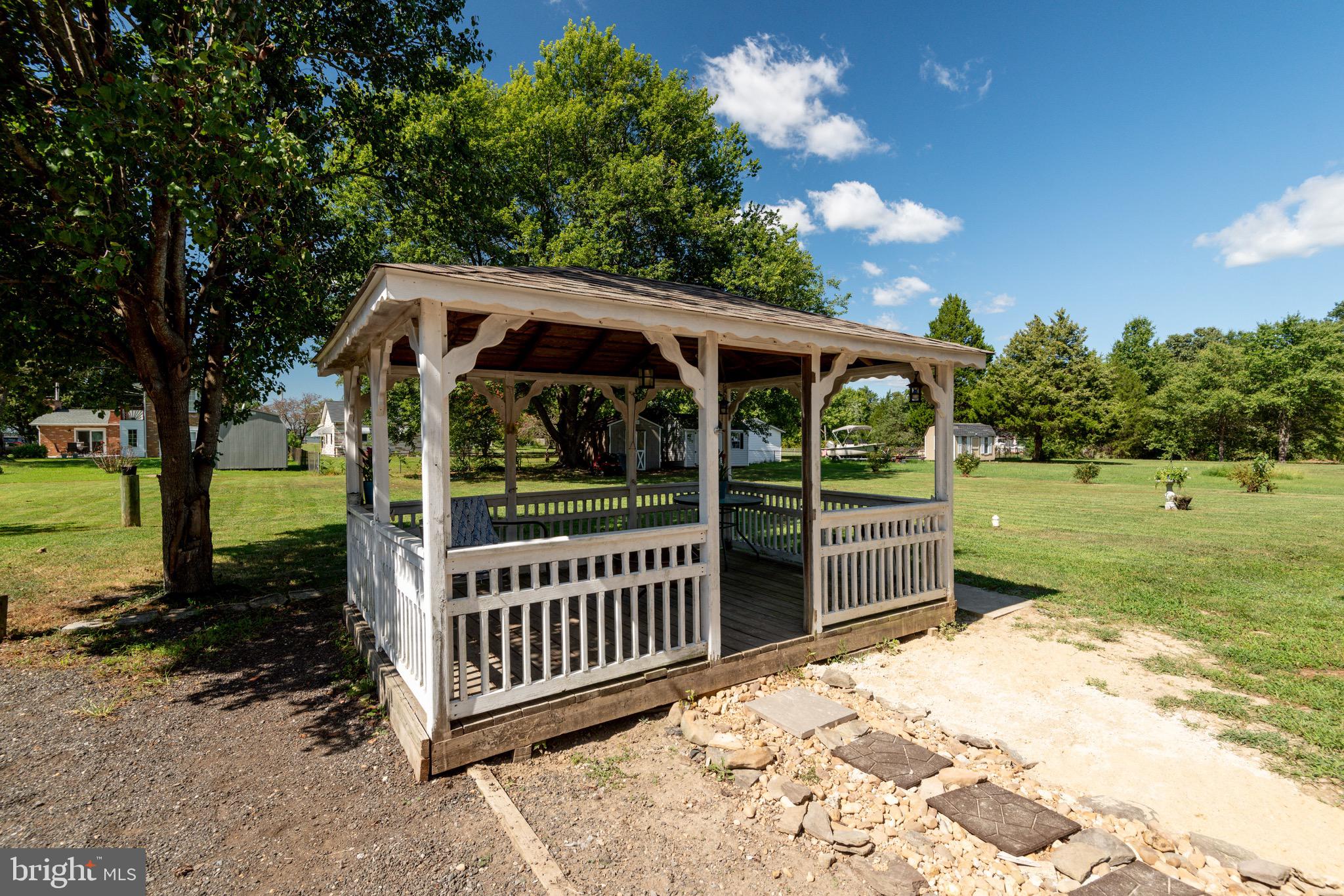 MILL POINT SHORES - Residential