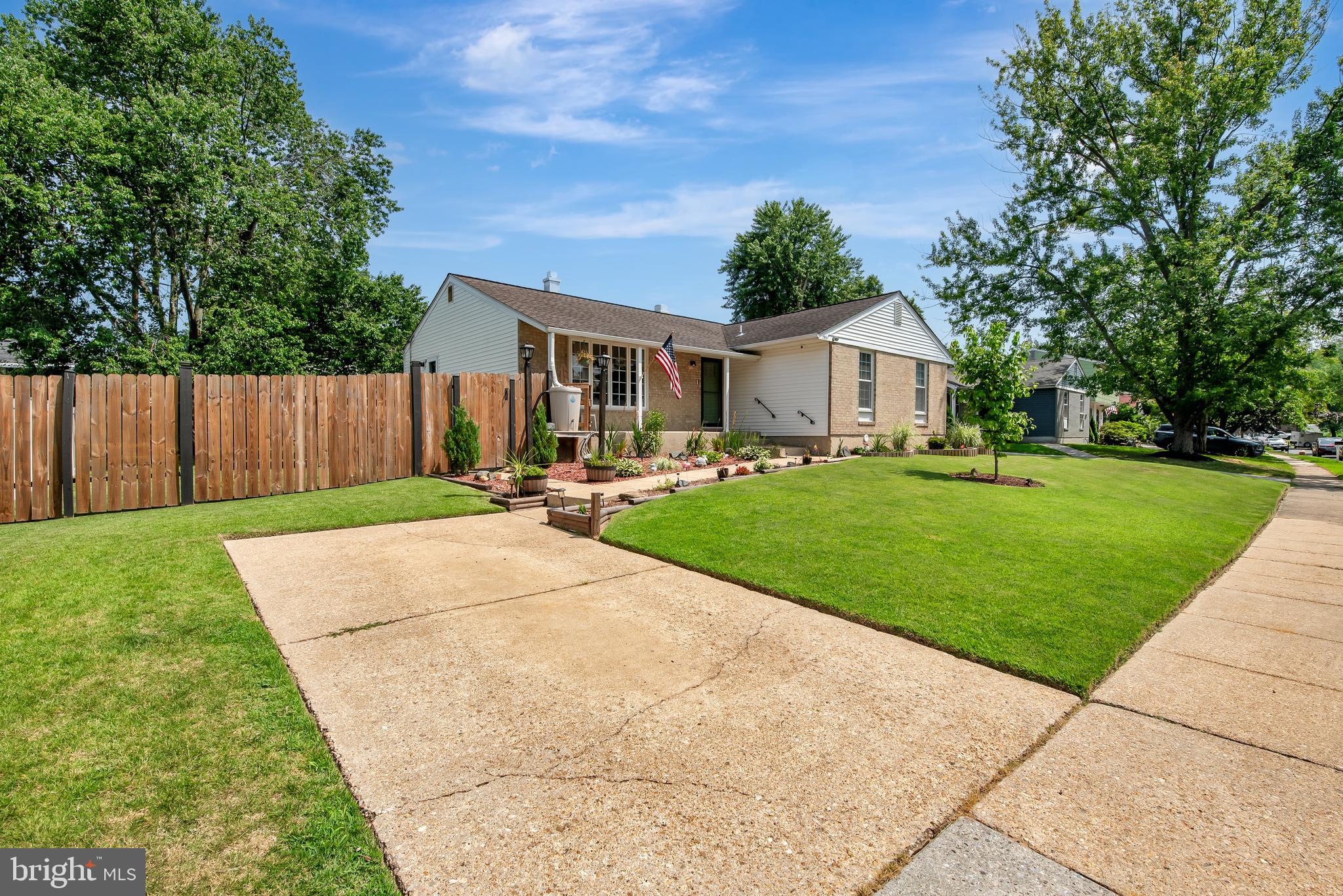 7957 CASTLE HEDGE DELL