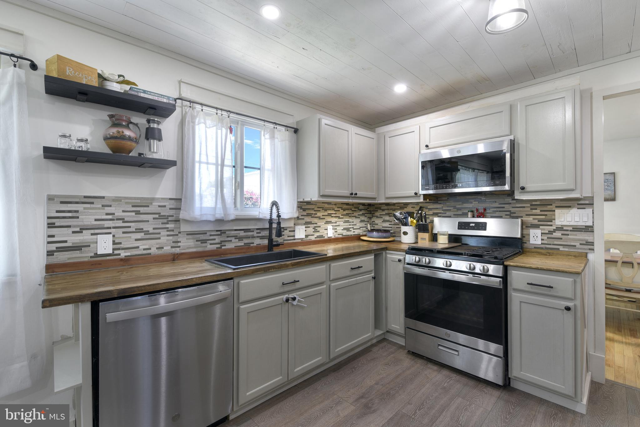 THE HIGHLANDS - Residential