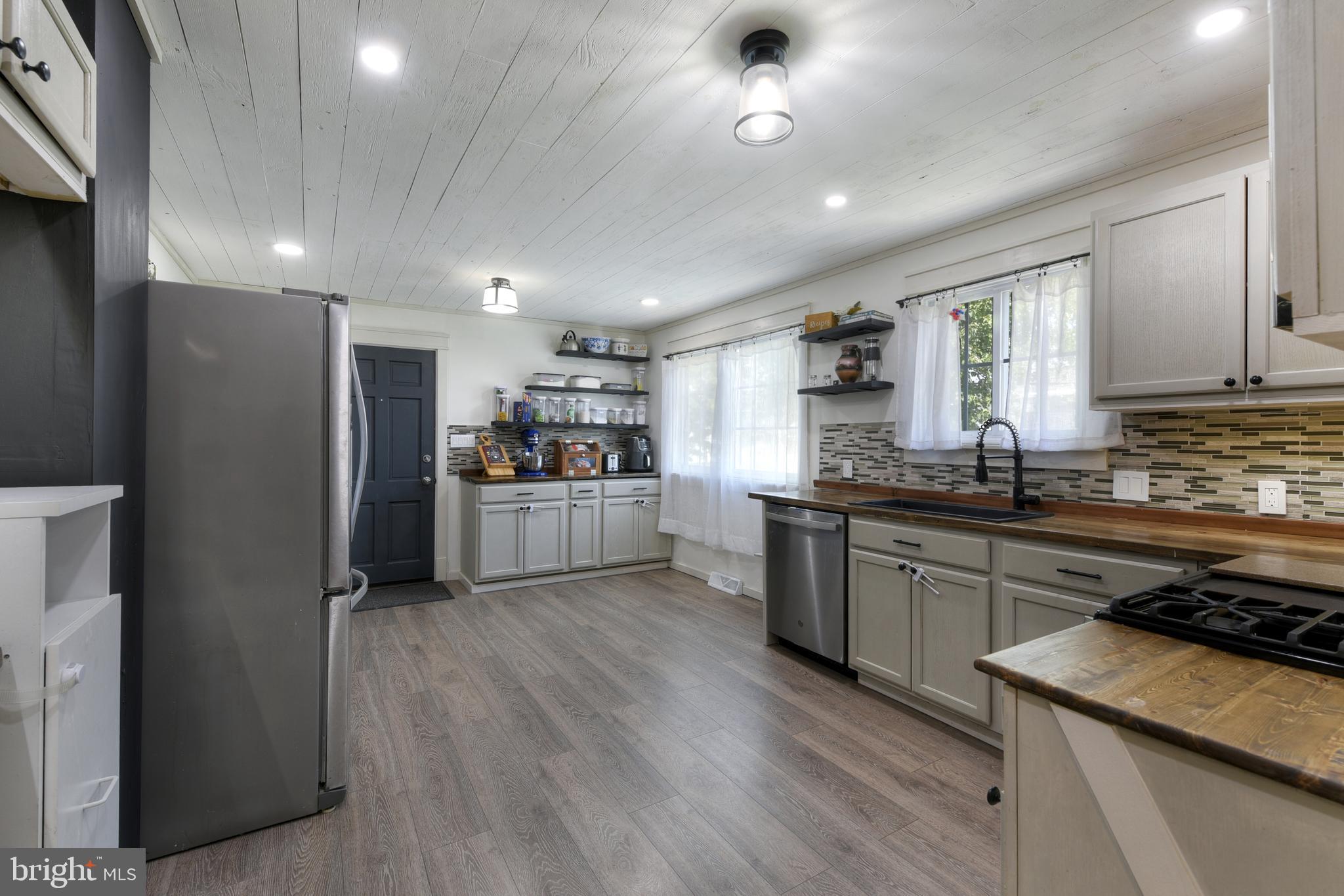 THE HIGHLANDS - Residential