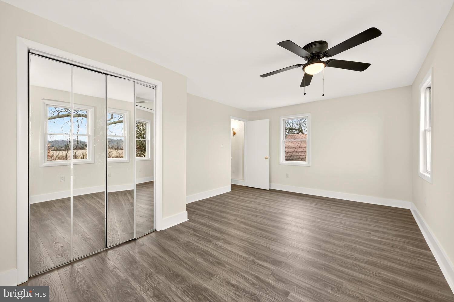 QUAKER NECK - Commercial Sale