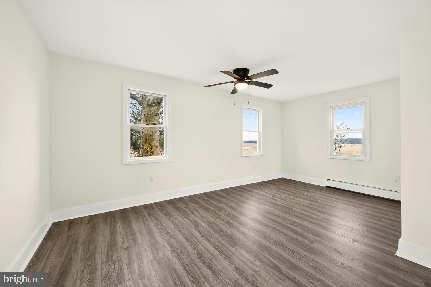 QUAKER NECK - Commercial Sale