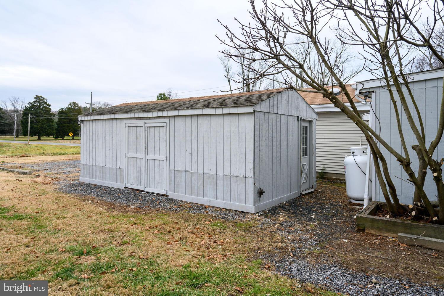 QUAKER NECK - Commercial Sale