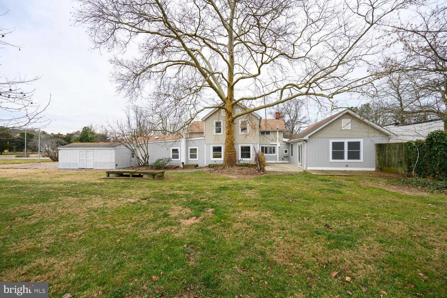 QUAKER NECK - Commercial Sale