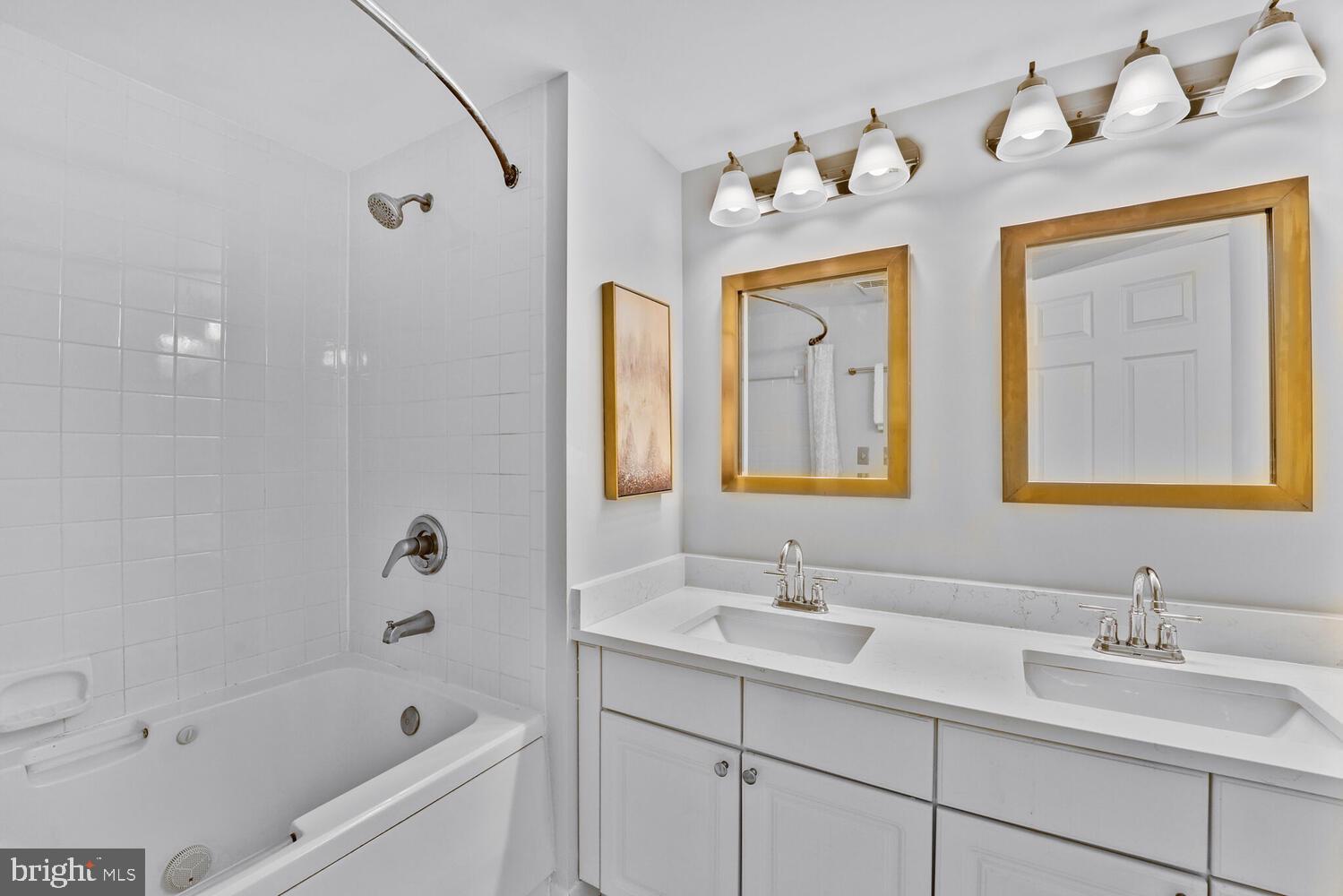 WINDSOR PLAZA - Residential