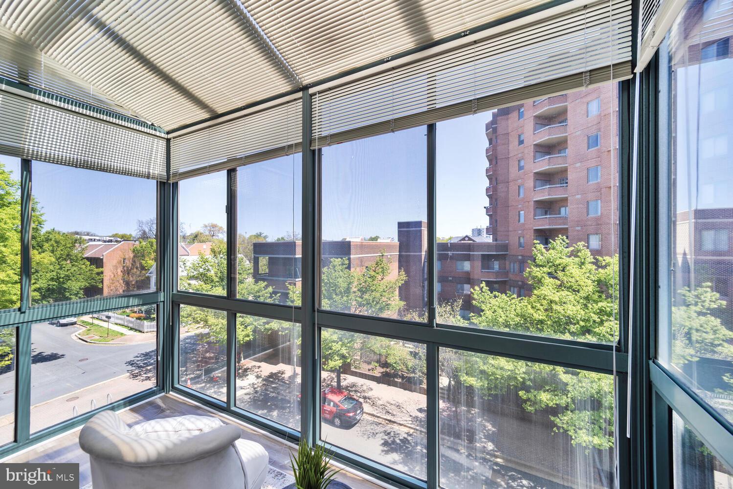 WINDSOR PLAZA - Residential